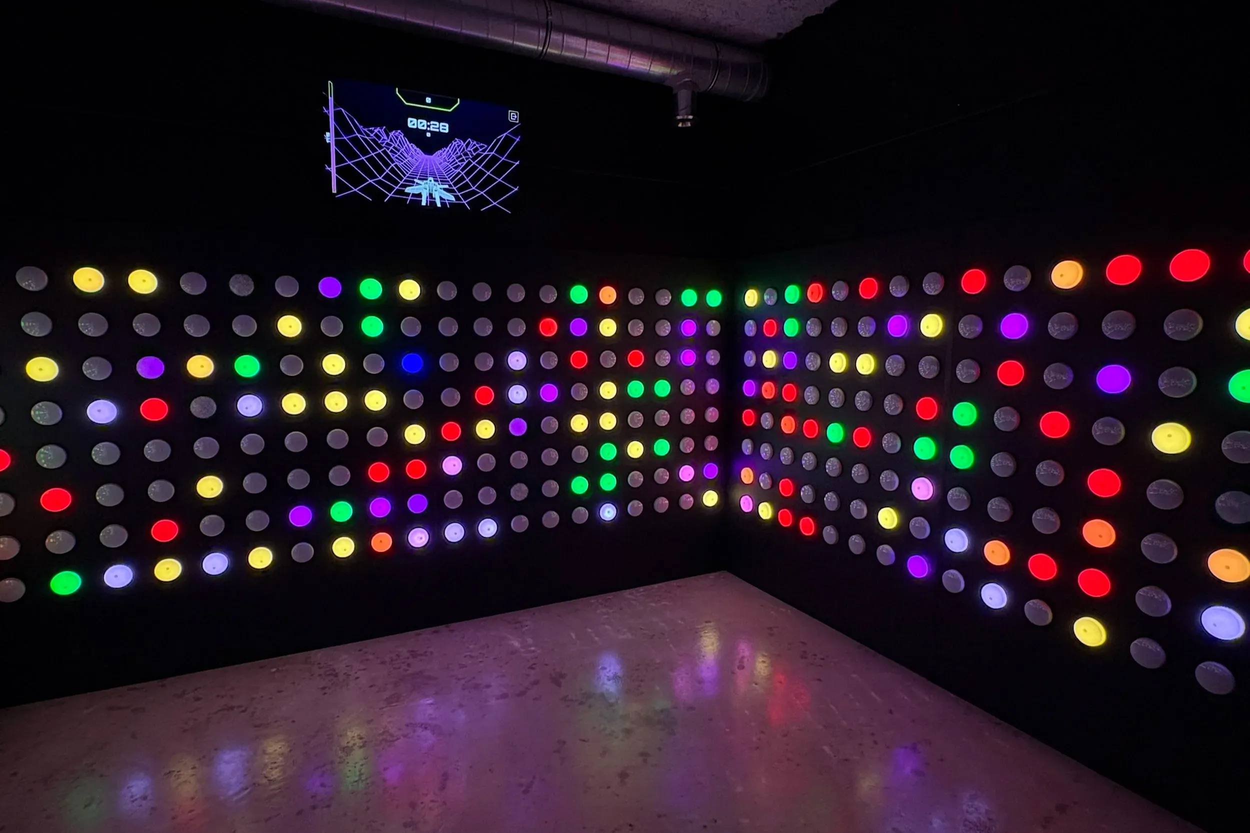 Salle PUSH ARENA : mur de 430 boutons lumineux interactifs